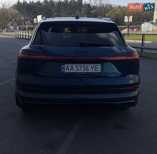 Внедорожник / Кроссовер Audi e-tron 2019 в Киеве