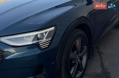 Внедорожник / Кроссовер Audi e-tron 2019 в Киеве