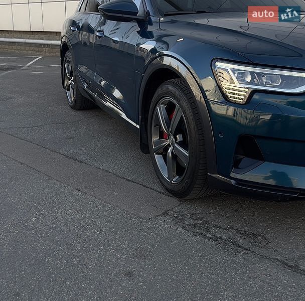 Внедорожник / Кроссовер Audi e-tron 2019 в Киеве