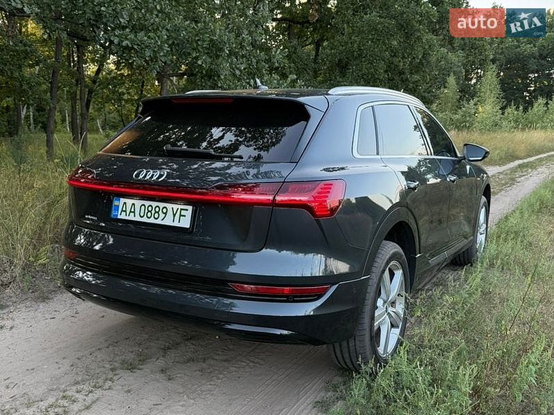 Позашляховик / Кросовер Audi e-tron 2019 в Києві