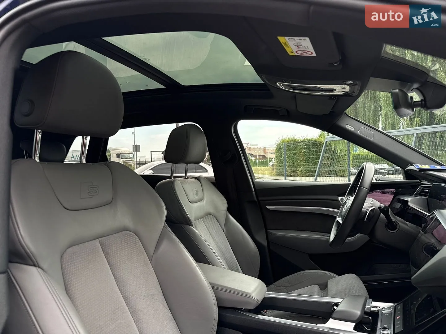 2020 Audi e-tron - мініатюра 26