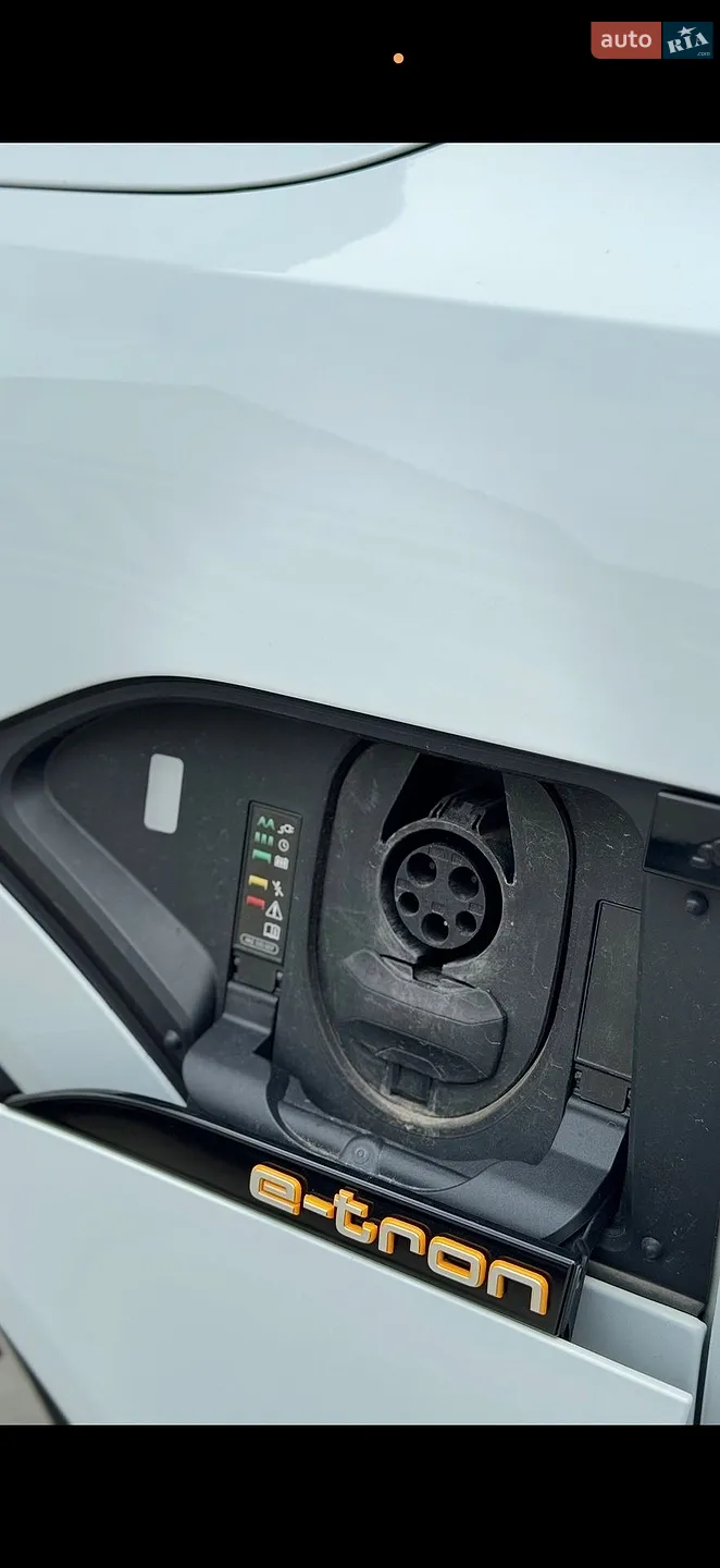 2020 Audi e-tron - мініатюра 11
