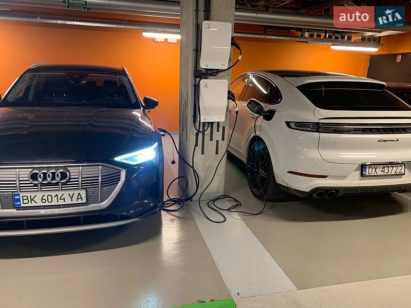 Позашляховик / Кросовер Audi e-tron 2021 в Дубні