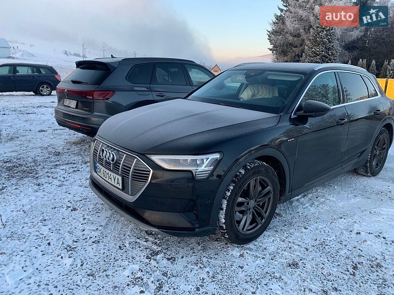 Позашляховик / Кросовер Audi e-tron 2021 в Дубні