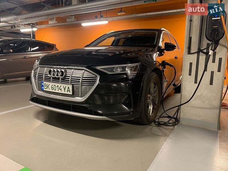 Позашляховик / Кросовер Audi e-tron 2021 в Дубні