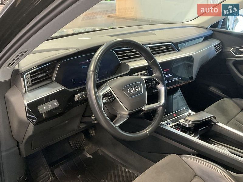 Позашляховик / Кросовер Audi e-tron 2021 в Дубні