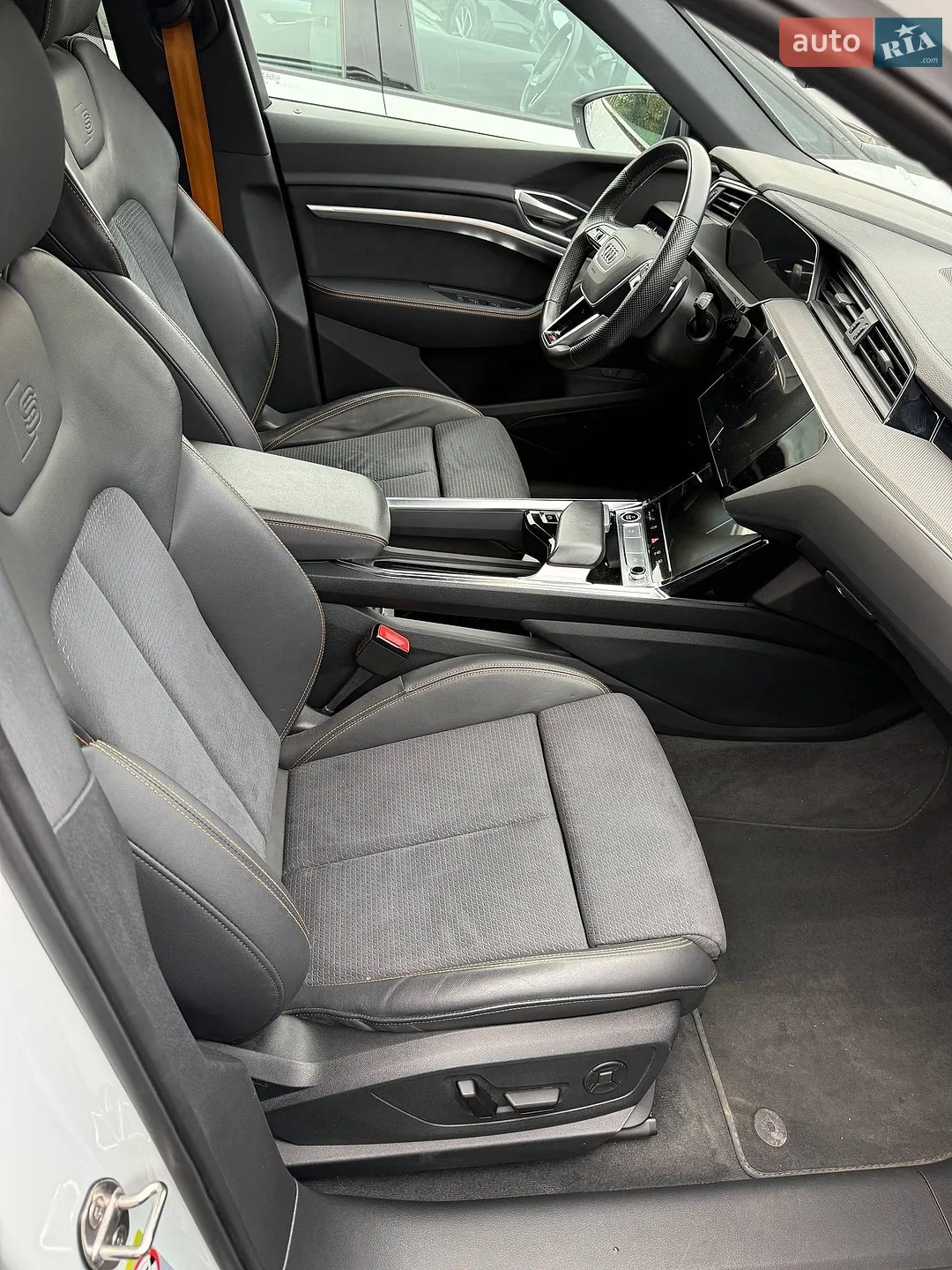 2021 Audi e-tron - мініатюра 47