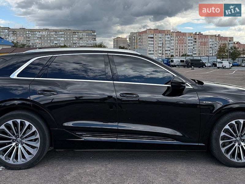 Внедорожник / Кроссовер Audi e-tron 2019 в Ровно