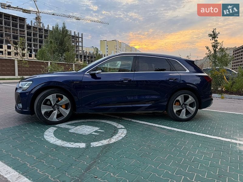 Внедорожник / Кроссовер Audi e-tron 2020 в Киеве