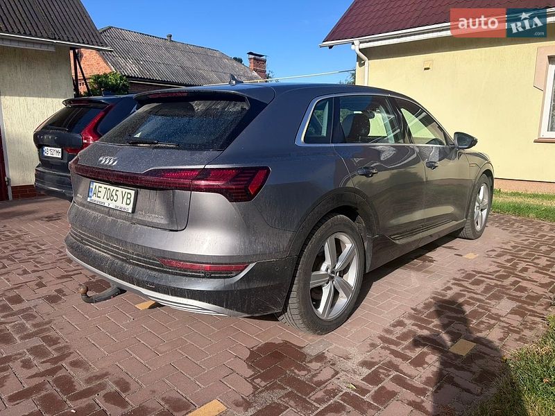 Внедорожник / Кроссовер Audi e-tron 2019 в Казатине