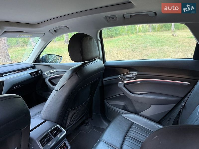 Позашляховик / Кросовер Audi e-tron 2019 в Рівному