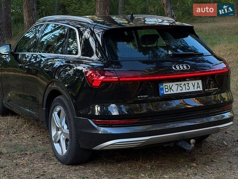 Позашляховик / Кросовер Audi e-tron 2019 в Рівному