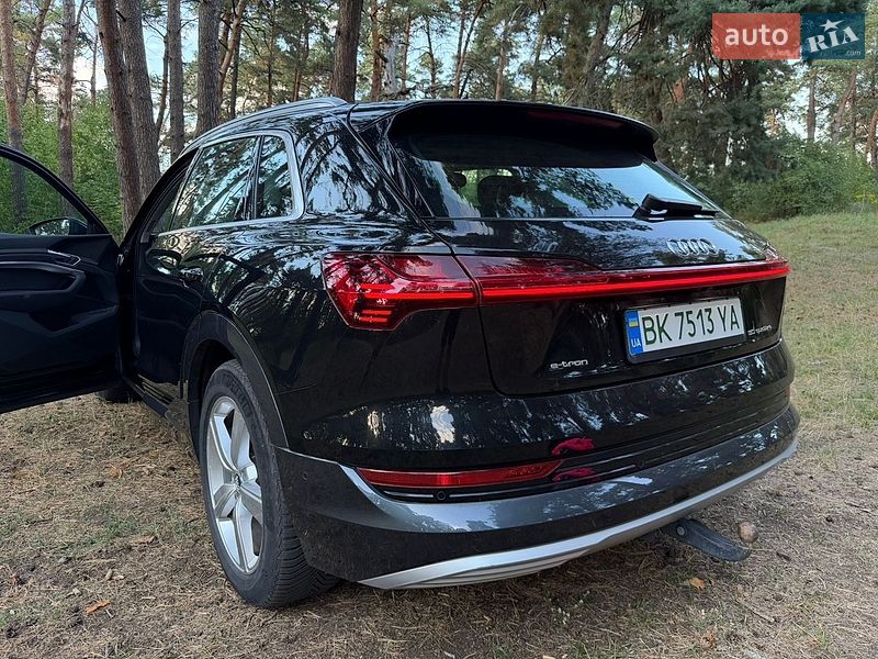 Позашляховик / Кросовер Audi e-tron 2019 в Рівному