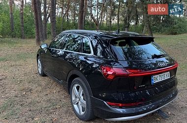 Позашляховик / Кросовер Audi e-tron 2019 в Рівному