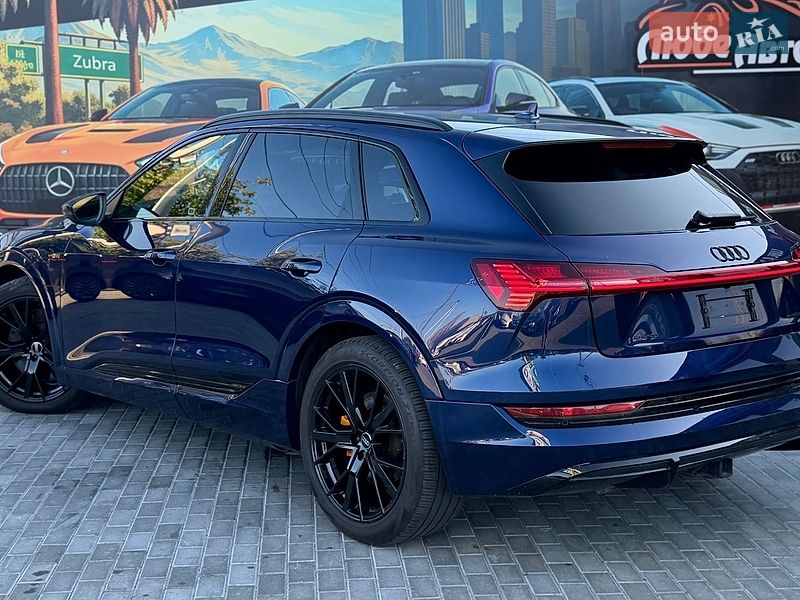 Позашляховик / Кросовер Audi e-tron 2022 в Львові