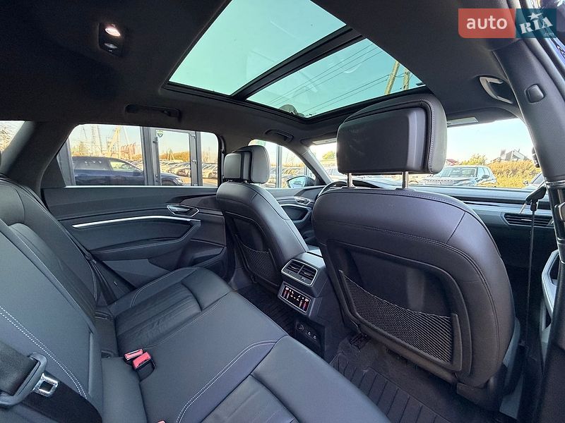 Позашляховик / Кросовер Audi e-tron 2022 в Львові