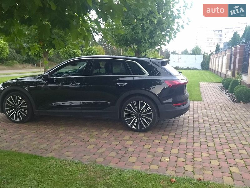 Позашляховик / Кросовер Audi e-tron 2020 в Черкасах