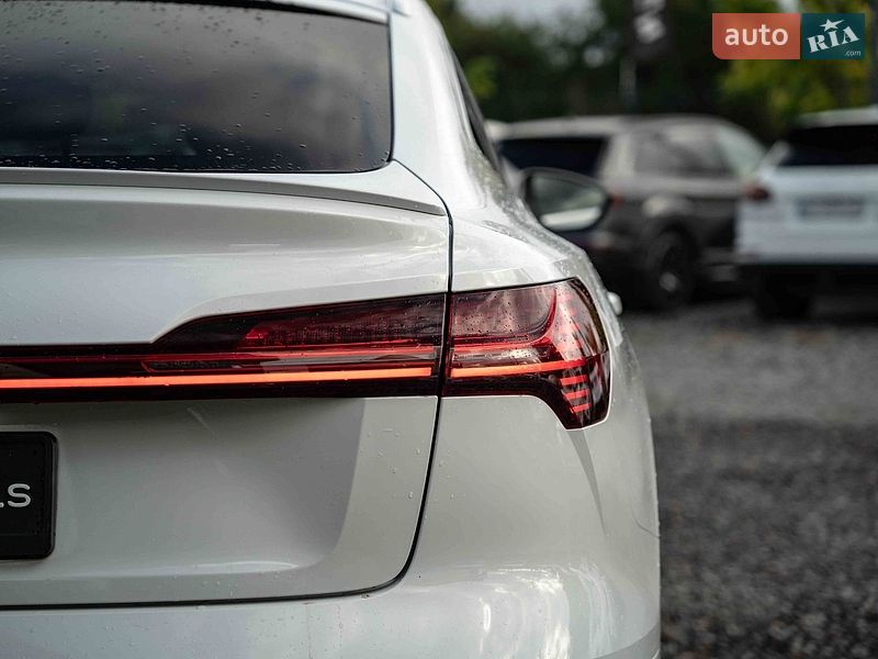 Позашляховик / Кросовер Audi e-tron 2020 в Чернівцях