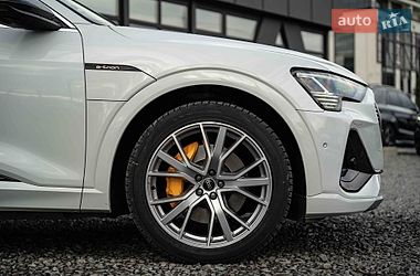 Позашляховик / Кросовер Audi e-tron 2020 в Чернівцях