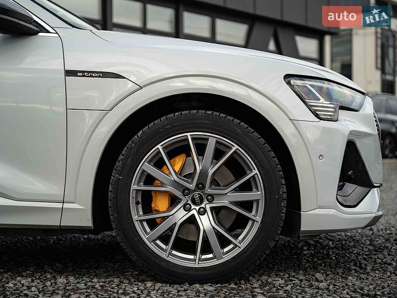 Позашляховик / Кросовер Audi e-tron 2020 в Чернівцях