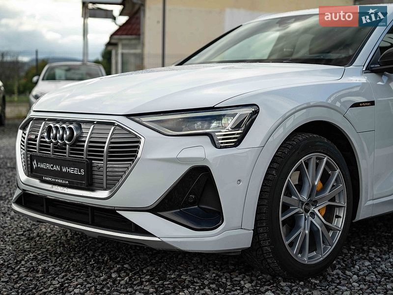 Позашляховик / Кросовер Audi e-tron 2020 в Чернівцях
