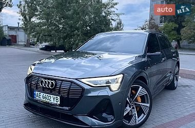 Позашляховик / Кросовер Audi e-tron 2021 в Дніпрі