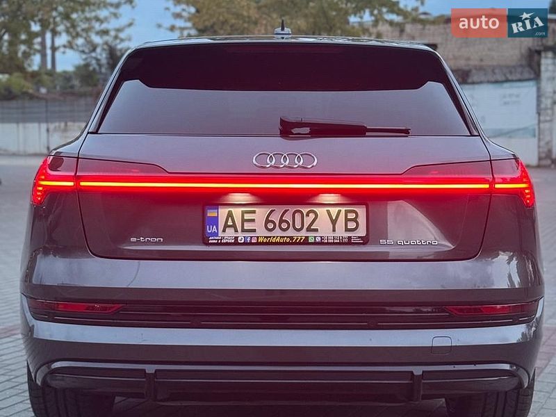 Позашляховик / Кросовер Audi e-tron 2021 в Дніпрі