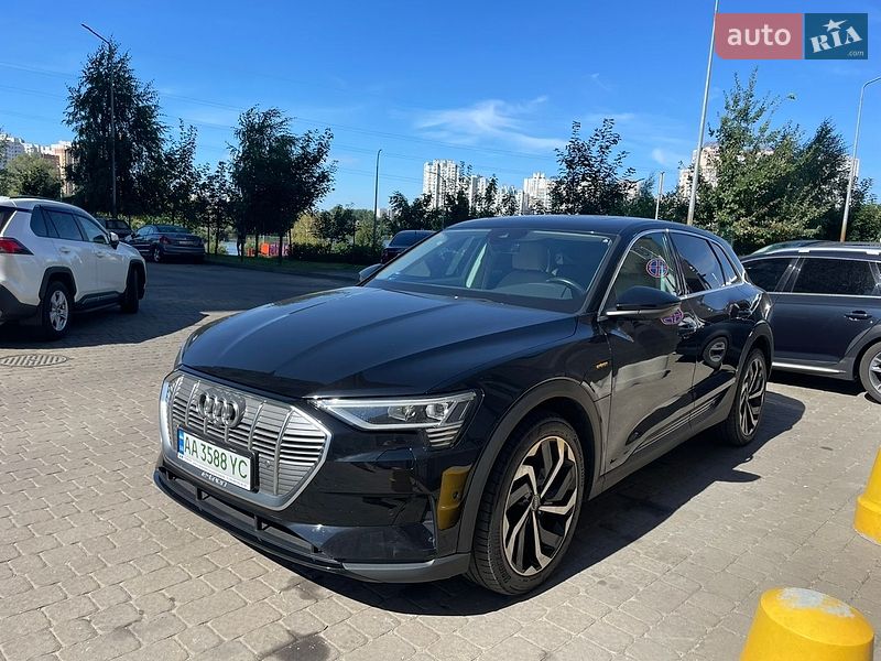 Позашляховик / Кросовер Audi e-tron 2021 в Києві