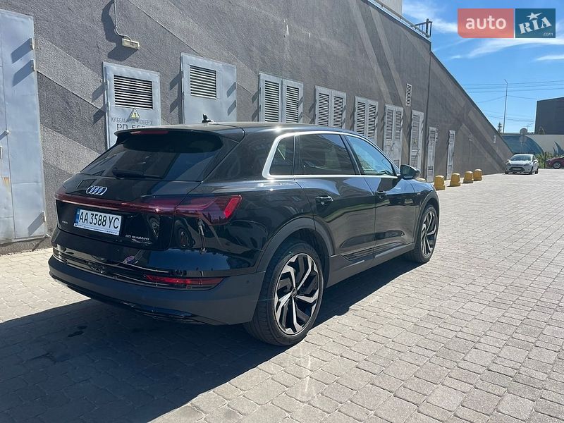Позашляховик / Кросовер Audi e-tron 2021 в Києві