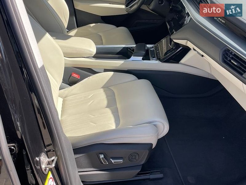 Позашляховик / Кросовер Audi e-tron 2021 в Києві