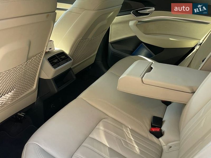 Позашляховик / Кросовер Audi e-tron 2021 в Києві