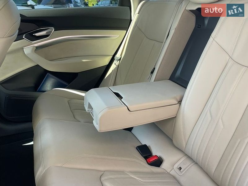 Позашляховик / Кросовер Audi e-tron 2021 в Києві
