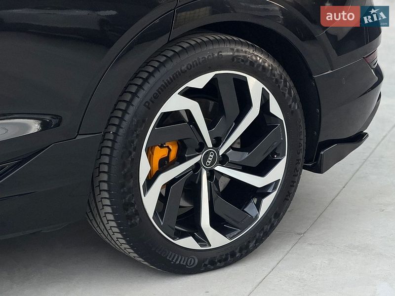 Внедорожник / Кроссовер Audi e-tron 2021 в Дубно