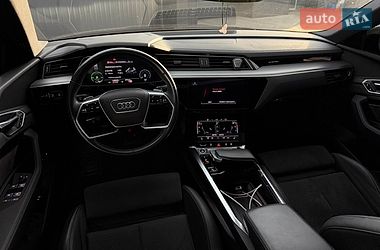 Внедорожник / Кроссовер Audi e-tron 2021 в Дубно