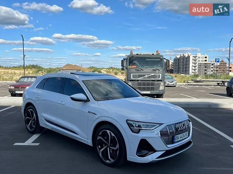 Audi e-tron