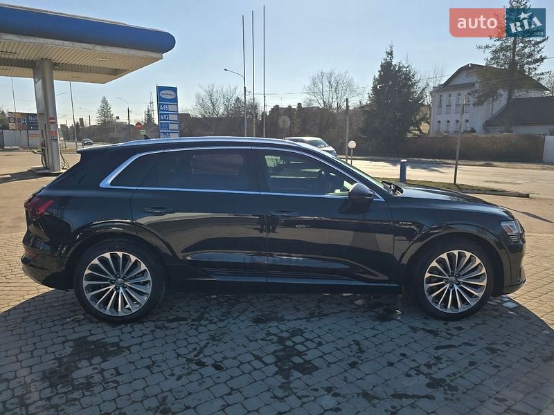 Audi e-tron 2019