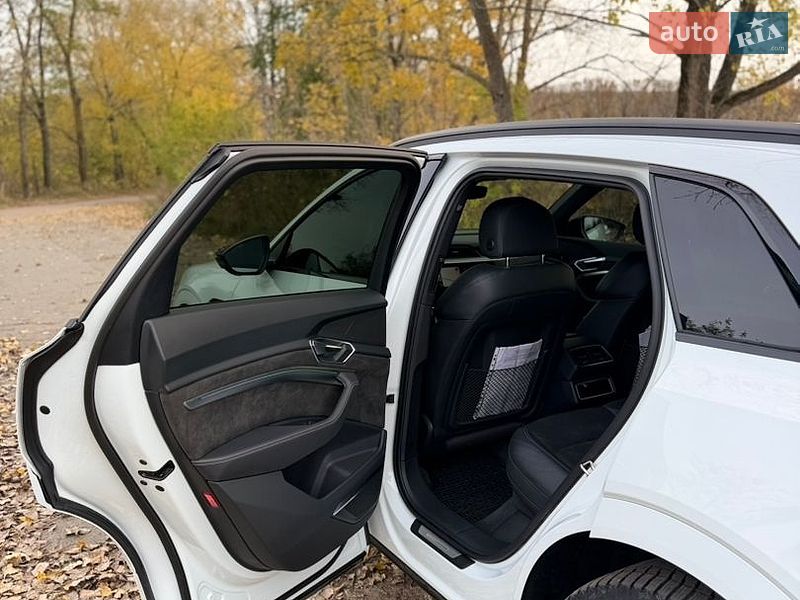 Внедорожник / Кроссовер Audi e-tron 2019 в Сумах фото 7 Внедорожник / Кроссовер Audi e-tron 2019 в Сумах