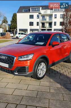 Позашляховик / Кросовер Audi Q2 2016 в 