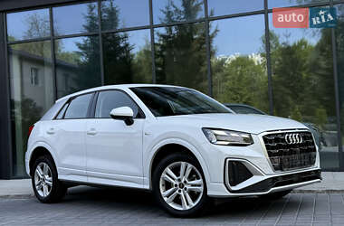 Позашляховик / Кросовер Audi Q2 2023 в 