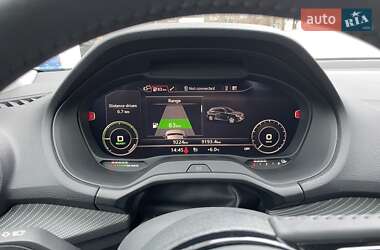 Внедорожник / Кроссовер Audi Q2L e-tron 2021 в 