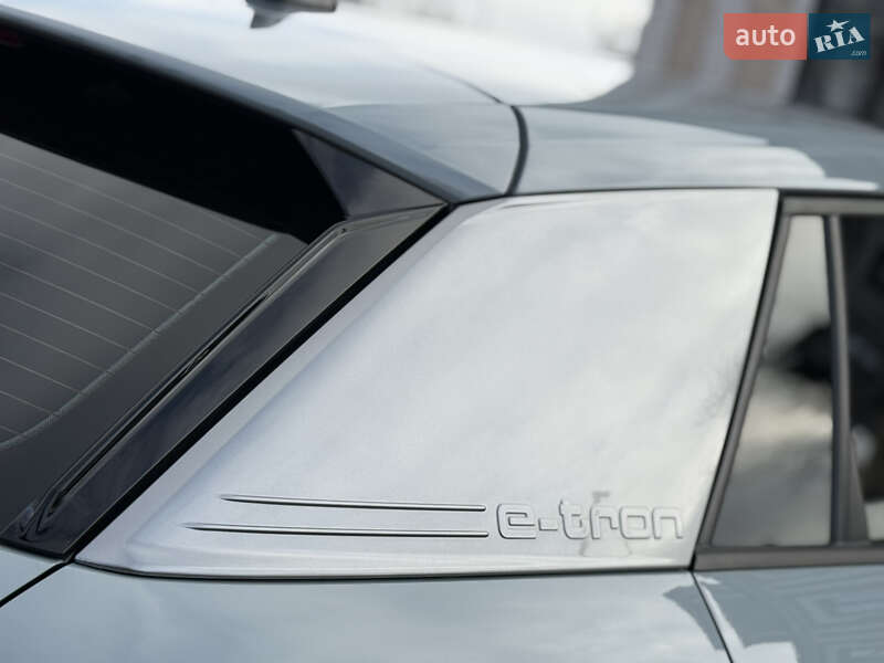 Позашляховик / Кросовер Audi Q2L e-tron 2022 в Вінниці
