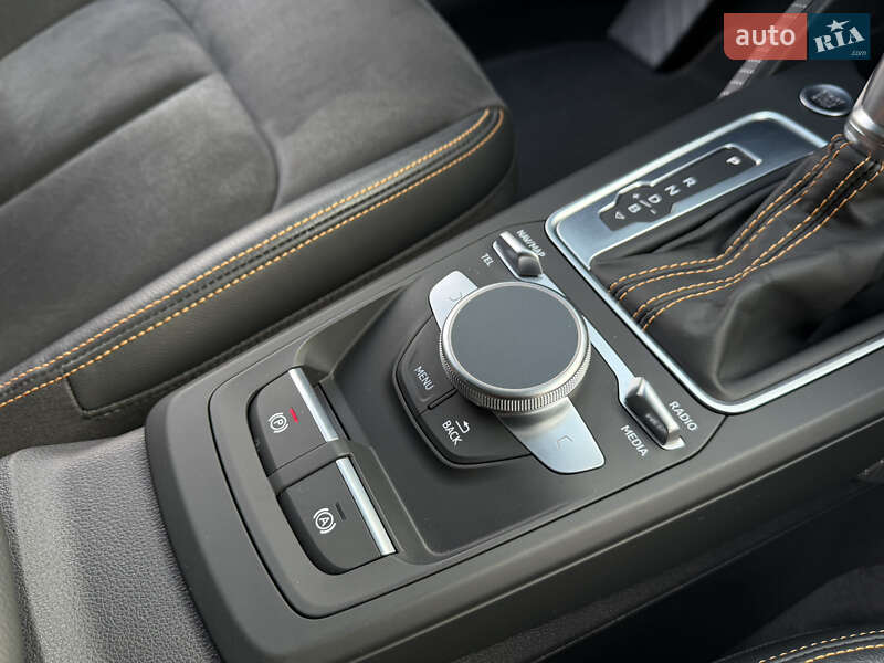 Позашляховик / Кросовер Audi Q2L e-tron 2022 в Вінниці