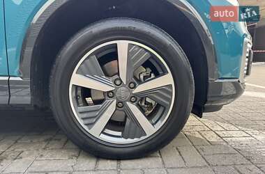 Позашляховик / Кросовер Audi Q2L e-tron 2021 в 