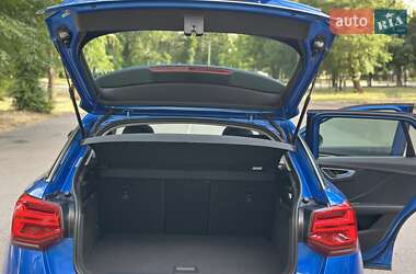 Позашляховик / Кросовер Audi Q2L e-tron 2021 в 