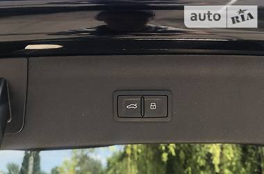Позашляховик / Кросовер Audi Q3 2017 в 