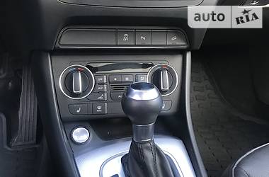 Позашляховик / Кросовер Audi Q3 2017 в 