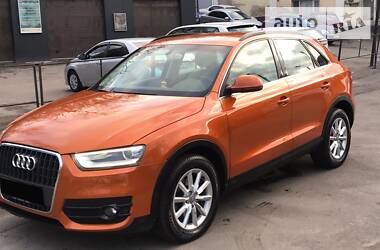 Позашляховик / Кросовер Audi Q3 2013 в 