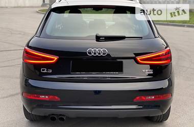 Позашляховик / Кросовер Audi Q3 2015 в 