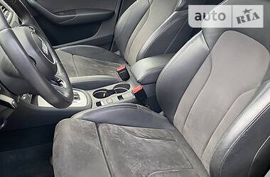Позашляховик / Кросовер Audi Q3 2015 в 
