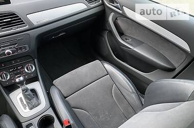 Позашляховик / Кросовер Audi Q3 2015 в 